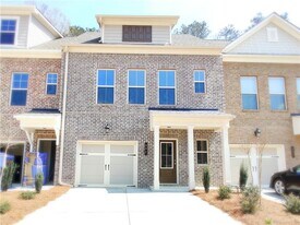 331 Mahone Dr in Lilburn, GA - Building Photo