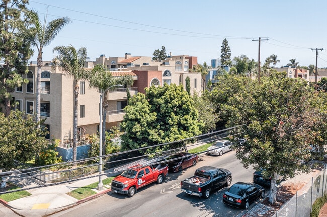 550 Orange Ave