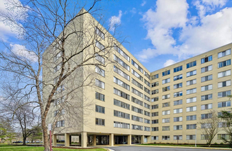 6621 Wakefield Dr, Unit 307 in Alexandria, VA - Building Photo - Building Photo