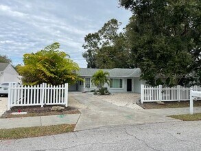2159 Bougainvillea St in Sarasota, FL - Building Photo - Building Photo