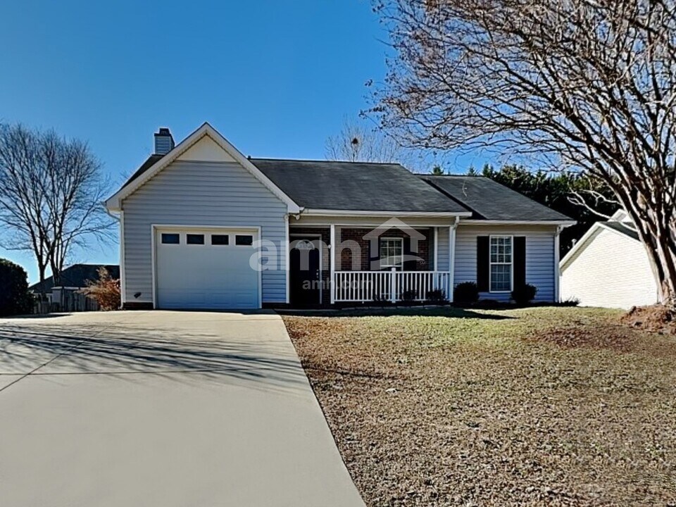 1738 Ammons Dr in Clemmons, NC - Foto de edificio