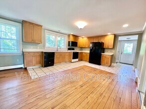 122 Old Amherst Rd in Sunderland, MA - Building Photo - Building Photo