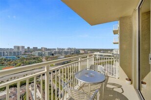 19501 W Country Club Dr, Unit 2507 in Aventura, FL - Building Photo