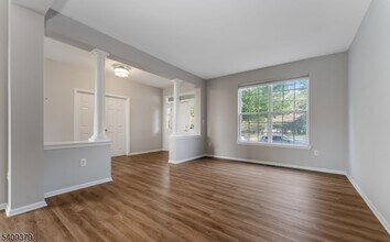 15 Colts Ln in Flemington, NJ - Foto de edificio - Building Photo