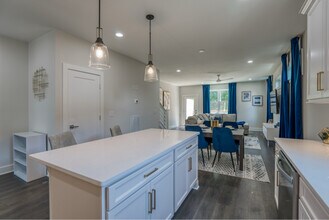 2016 Owen St in Nashville, TN - Foto de edificio - Building Photo