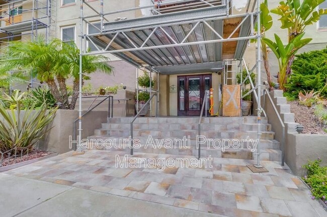 2445 Brant St in San Diego, CA - Building Photo - Building Photo