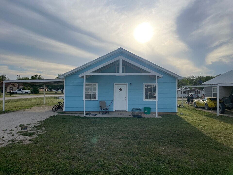 434 Sparrow Ln in Clyde, TX - Building Photo