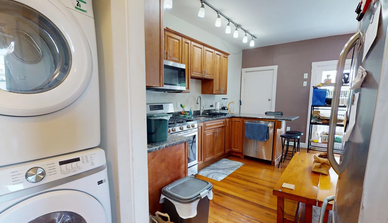 237 Norfolk St, Unit 6 in Cambridge, MA - Building Photo