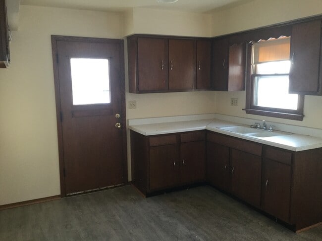 9727 W Reichert Pl in Milwaukee, WI - Foto de edificio - Building Photo