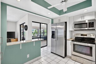 1800 SE St Lucie Blvd in Stuart, FL - Building Photo