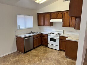 5409 Tupper Ct in Bakersfield, CA - Building Photo - Building Photo