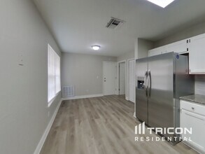 8030 Peppermint Ln in Jacksonville, FL - Building Photo - Building Photo