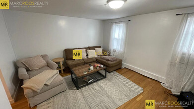 266 Gold St, Unit 2 in Boston, MA - Foto de edificio - Building Photo