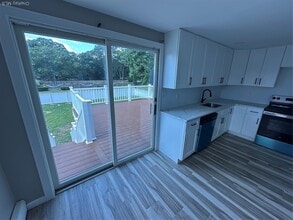 15 Mida Ct, Unit 2A in West Babylon, NY - Building Photo - Building Photo