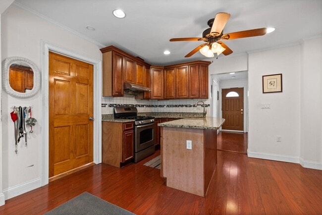 42 Alden Pl in Newton, MA - Building Photo - Building Photo