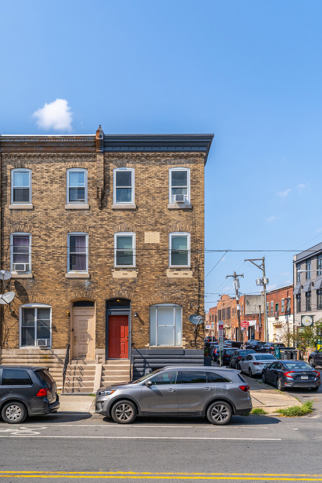 1327 Snyder Ave in Philadelphia, PA - Building Photo - Building Photo