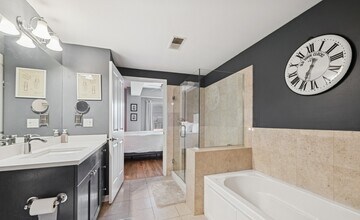 437 W North Ave, Unit 404 in Chicago, IL - Building Photo - Building Photo