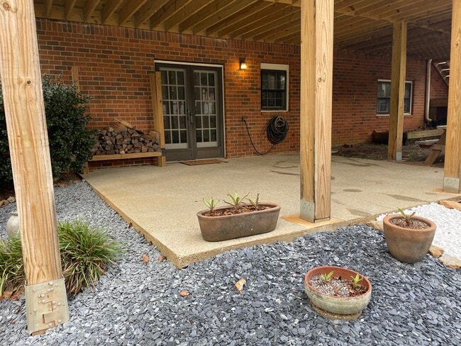 242 Early Pkwy Dr in Smyrna, GA - Building Photo - Building Photo