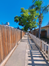 3243 E Clinton Ave in Fresno, CA - Building Photo - Building Photo