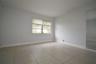 9 NE 19th Ct in Wilton Manors, FL - Building Photo - Building Photo