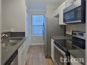 340 Peachtree Rd in Charlotte, NC - Foto de edificio - Building Photo