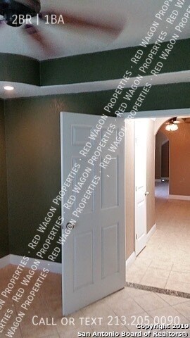 236 E Dullnig Ct in San Antonio, TX - Building Photo - Building Photo