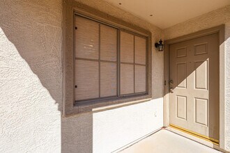 16034 W Winchcomb Dr in Surprise, AZ - Building Photo - Building Photo