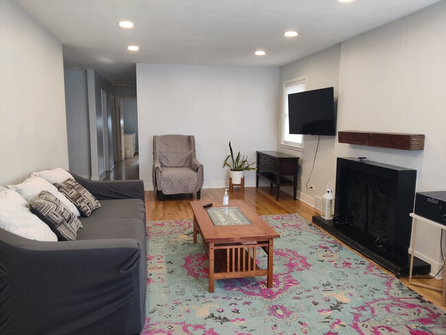 569 Whittier Ave in Deerfield, IL - Building Photo - Building Photo