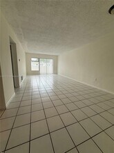 17001 NE 9th Ave in Miami, FL - Building Photo - Building Photo