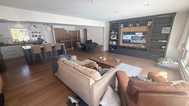 3212 N 104th St in Wauwatosa, WI - Foto de edificio - Building Photo