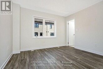 1359 Shevchenko Blvd in Oakville, ON - Building Photo - Building Photo