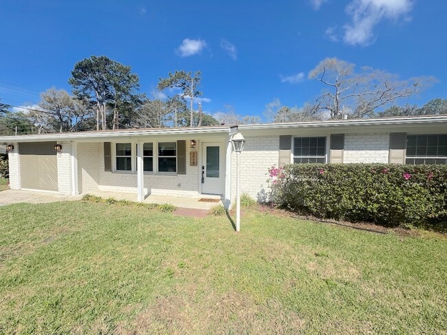 324 Tanglewood Rd in Savannah, GA - Building Photo - Building Photo