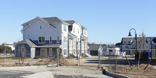 Fairfield at Southampton in Southampton, NY - Building Photo - Building Photo