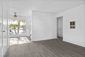 Terre at 1038 Peach in El Cajon, CA - Foto de edificio - Building Photo