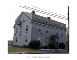 466 Washington St in Coventry, RI - Building Photo