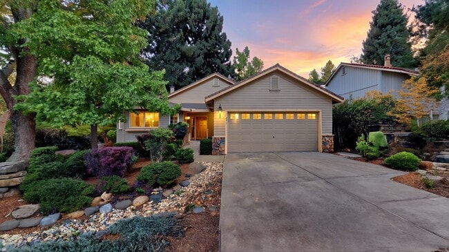 property at 271 Vistamont Dr