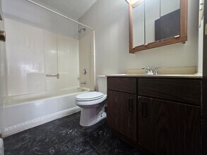 700 Brandon Ave in Hiawatha, IA - Building Photo - Building Photo