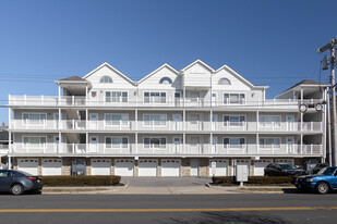 210 Ocean Park Ave in Bradley Beach, NJ - Foto de edificio - Building Photo