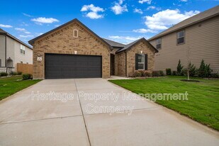 8014 Kingfisher Lndg in San Antonio, TX - Building Photo