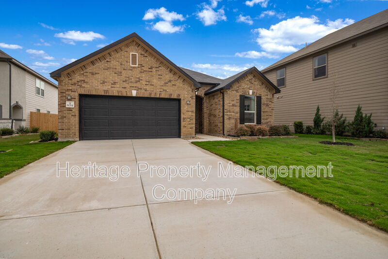 8014 Kingfisher Lndg in San Antonio, TX - Building Photo