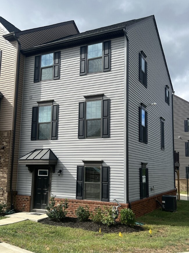 1101 Rampart Dr in Fredericksburg, VA - Building Photo - Building Photo