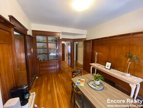 142 Wood Ave, Unit 2 in Boston, MA - Foto de edificio - Building Photo