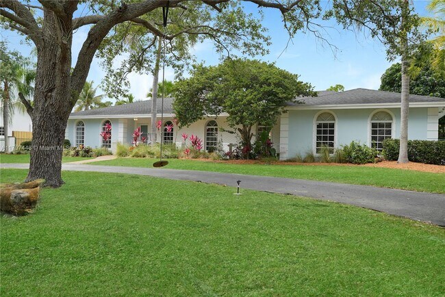7421 SW 174th St in Palmetto Bay, FL - Building Photo - Building Photo