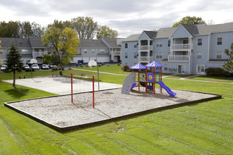 The Meadows of Coon Rapids in Coon Rapids, MN - Foto de edificio - Building Photo