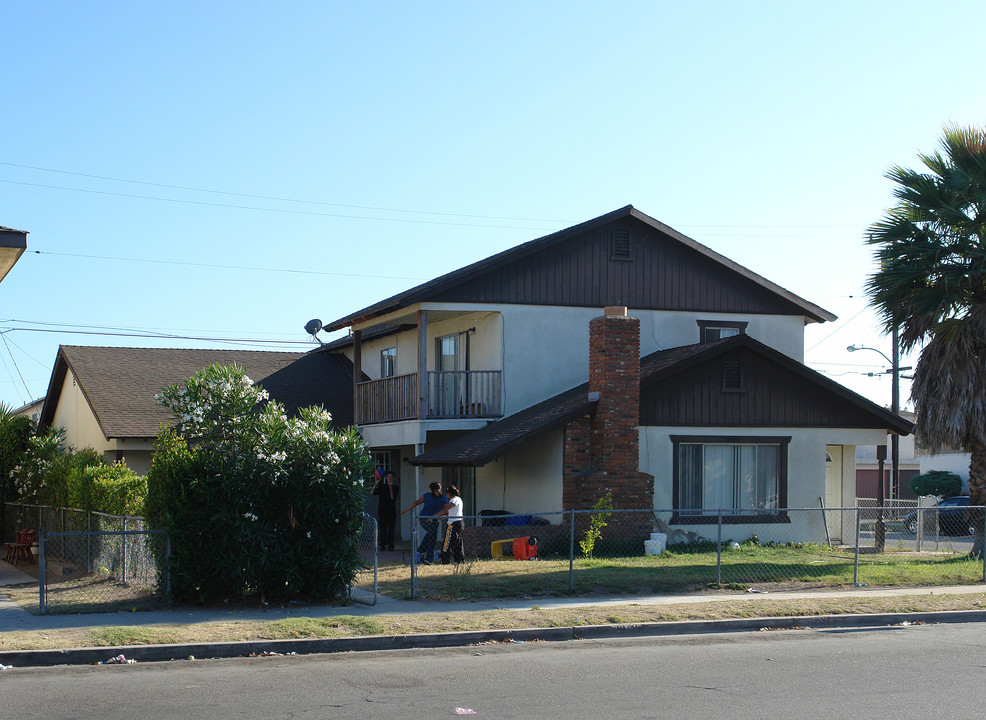 240 Canterbury Way in Oxnard, CA - Foto de edificio