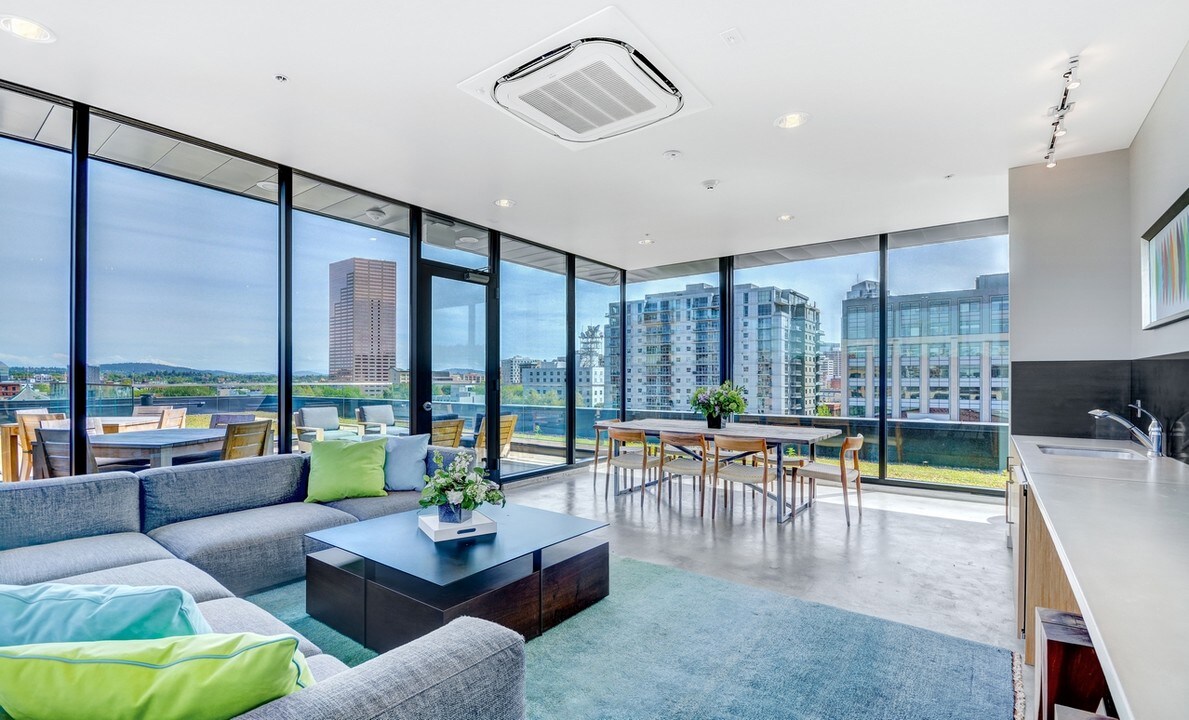 mResidences Portland Pearl District in Portland, OR - Building Photo