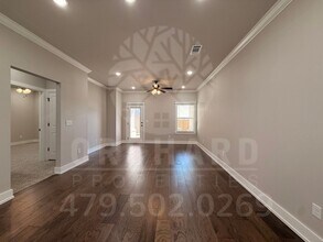 1902 E Brookview Dr in Siloam Springs, AR - Building Photo - Building Photo