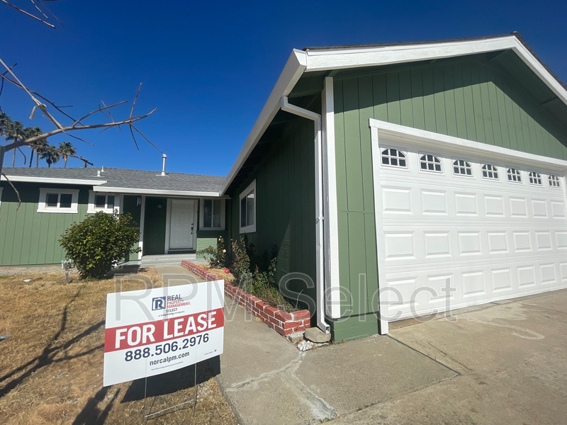 1571 Glidden Ave in Sacramento, CA - Building Photo