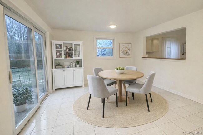 14 Kenneth Ave in Huntington, NY - Building Photo - Building Photo