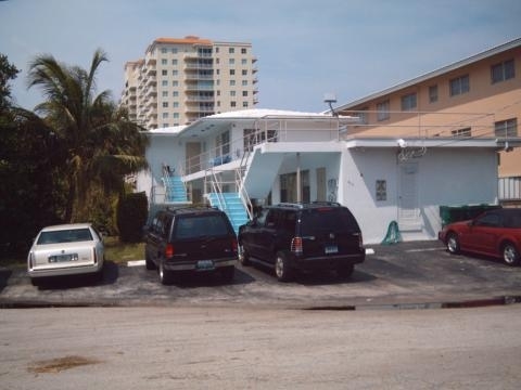 Boatlane Apartments in Fort Lauderdale, FL - Building Photo